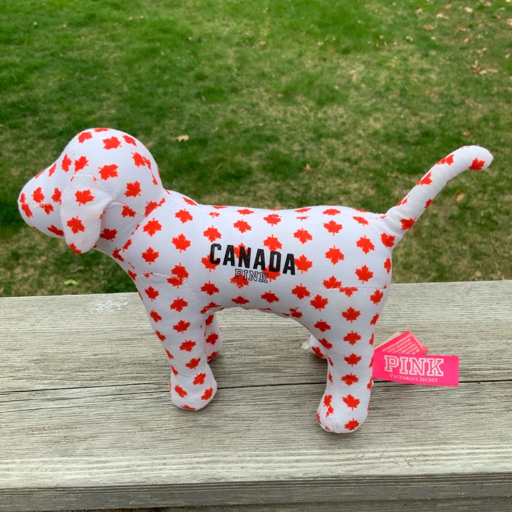 PINK VICTORIA SECRET Canada Leaf Print Limited Edition Stuffed Plush Dog NEW